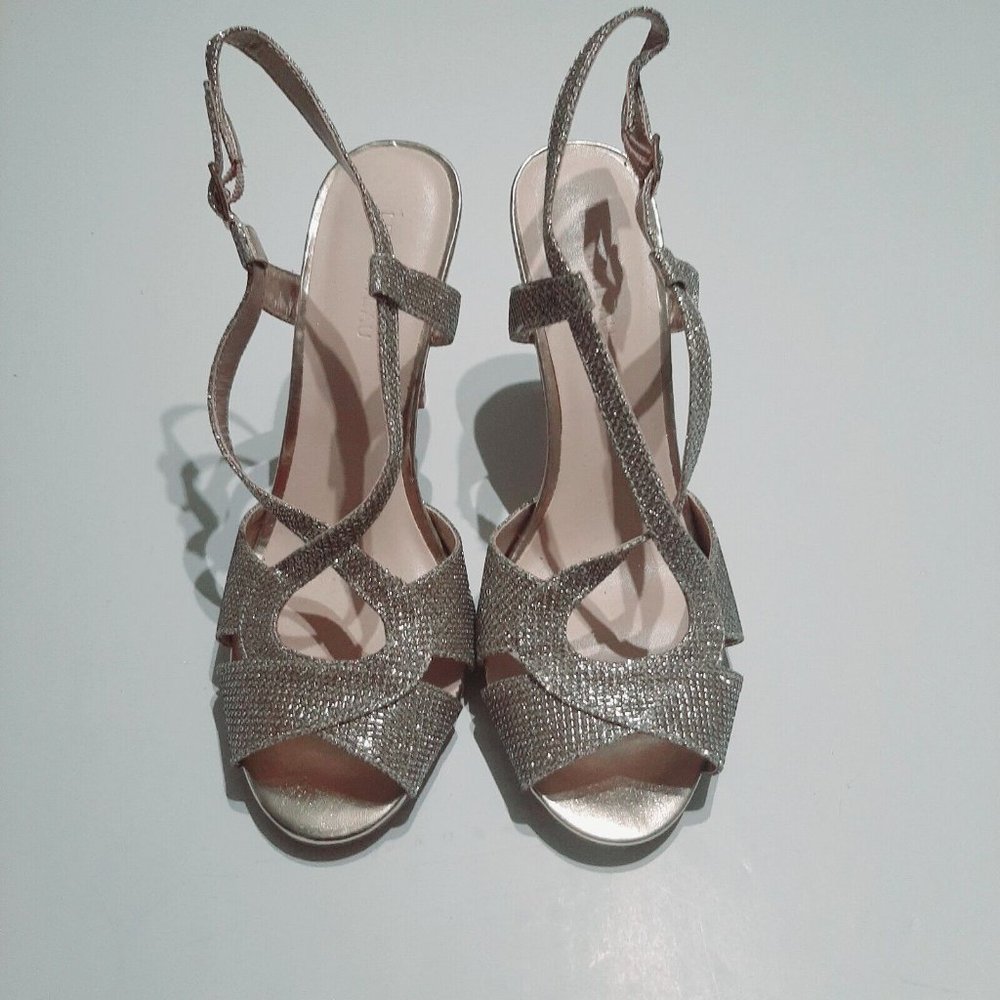 LE CHATEAU Grand Gold Sparkling Fancy Formal Bridal Prom Heels Size 8.5